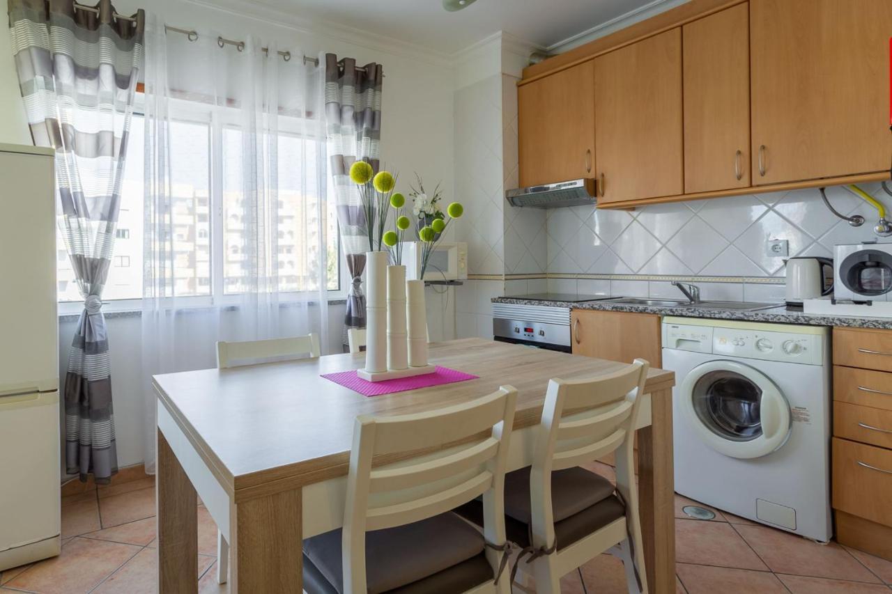 Light & Comfy Apartment W/ Pool & Balcony By Lovelystay Portimão Zewnętrze zdjęcie